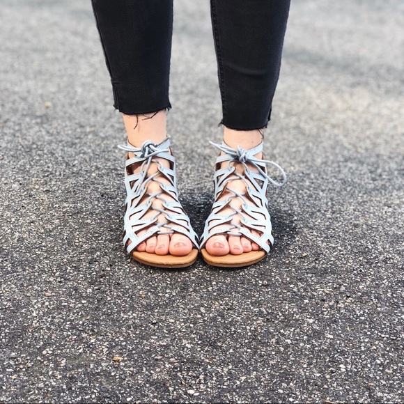 qupid lace up sandals